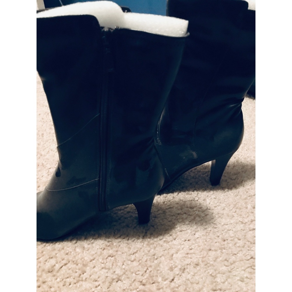 Leather brown heeled boots
